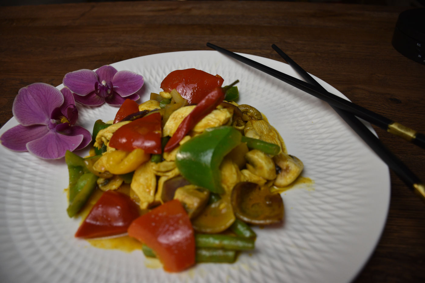 Hühnerfleisch mit Curry Sauce
